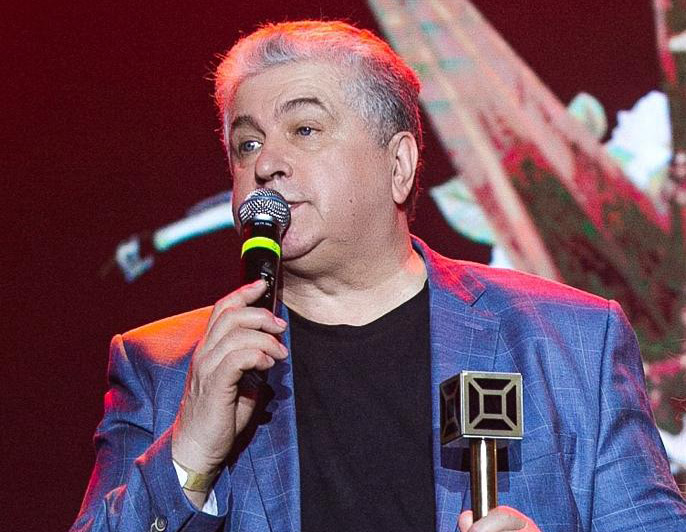Владимир Ильичев стал Обладателем премии как лучший поэт песенник года по версии телеканала МЬЮЗИК БОКС!